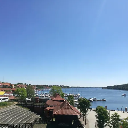 Sielawa Nad Jeziorem I Z Widokiem Na Fontanne