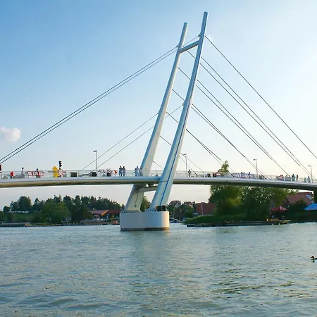 Sielawa Nad Jeziorem I Z Widokiem Na Fontanne Mikołajki